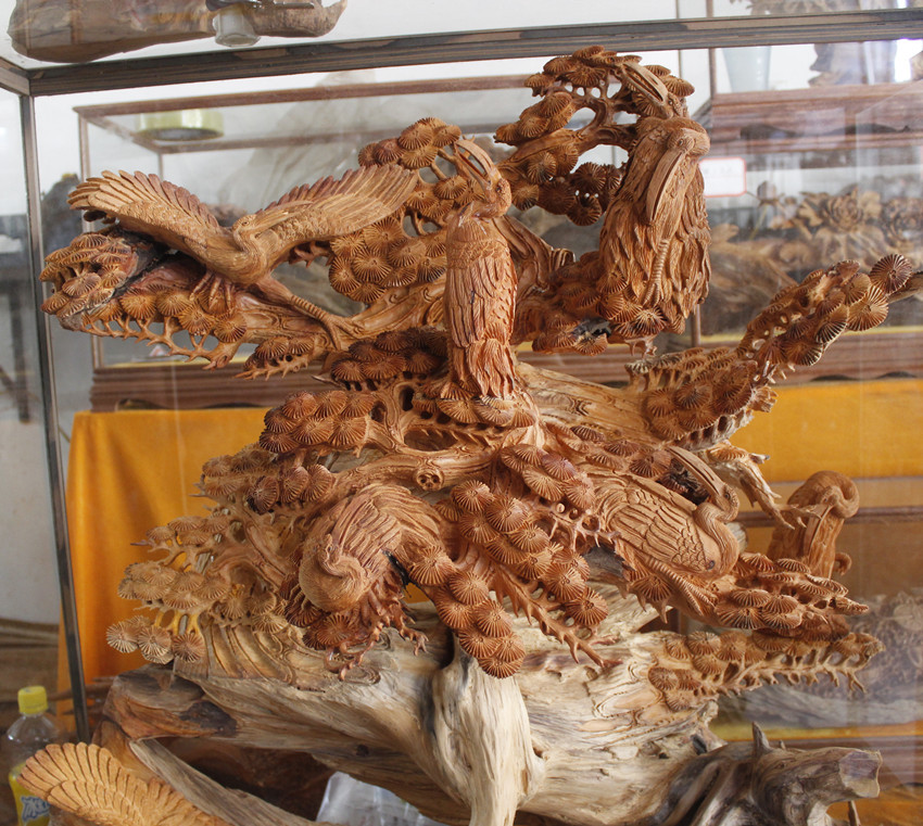 檀香瘤木雕松鶴延年工藝品家居擺件 根雕花鳥會所公司商務(wù)禮品