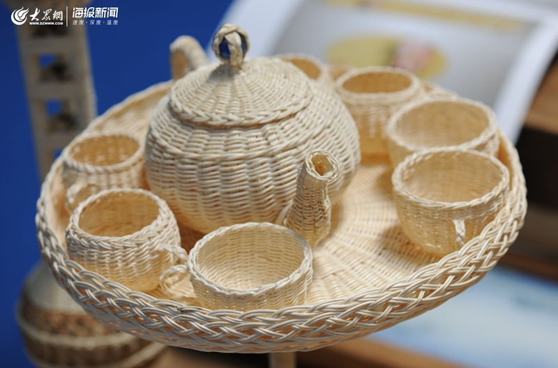 多圖！大眾網海報新聞記者帶你搶鮮體驗青島國際IP授權展工藝品